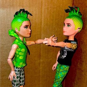 MONSTER HIGH DUCE DOLLS